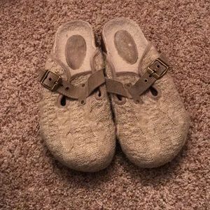 Clogs (?) sorta slippers